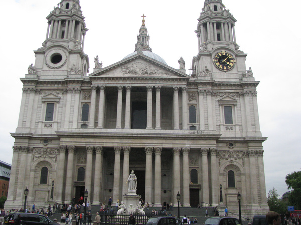 Worshipping at St. Paul's - Royal London Tour