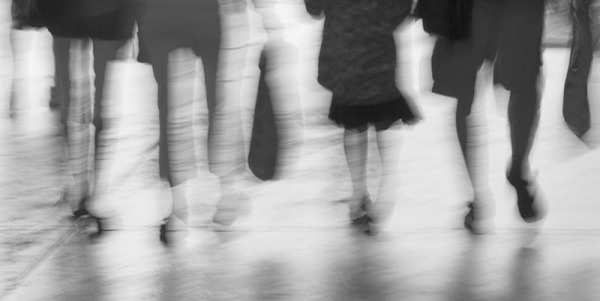 IM0088 rainy day - PEOPLE IN MOTION