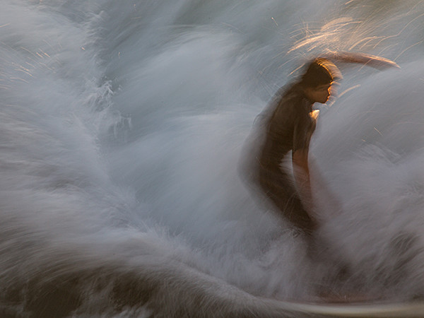 IM0737 - PEOPLE IN MOTION