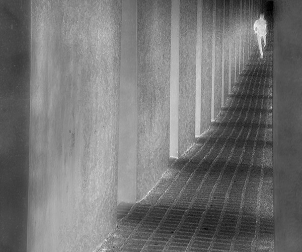 P1086 - PEOPLE IN MOTION