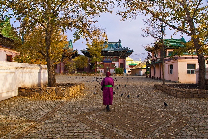 Strolling in Ulaan Baatar. - Our World