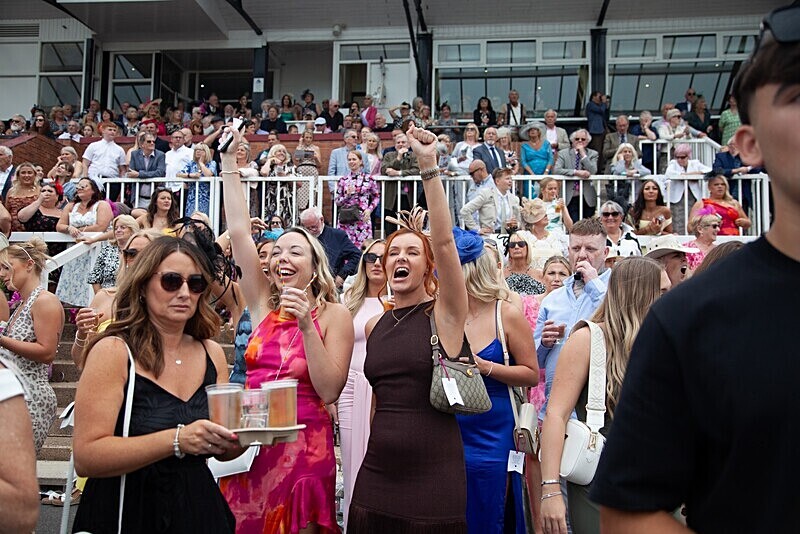 PONTEFRACT RACE 2025-9220 - PONTEFRACT RACES - LADIES DAY 2025