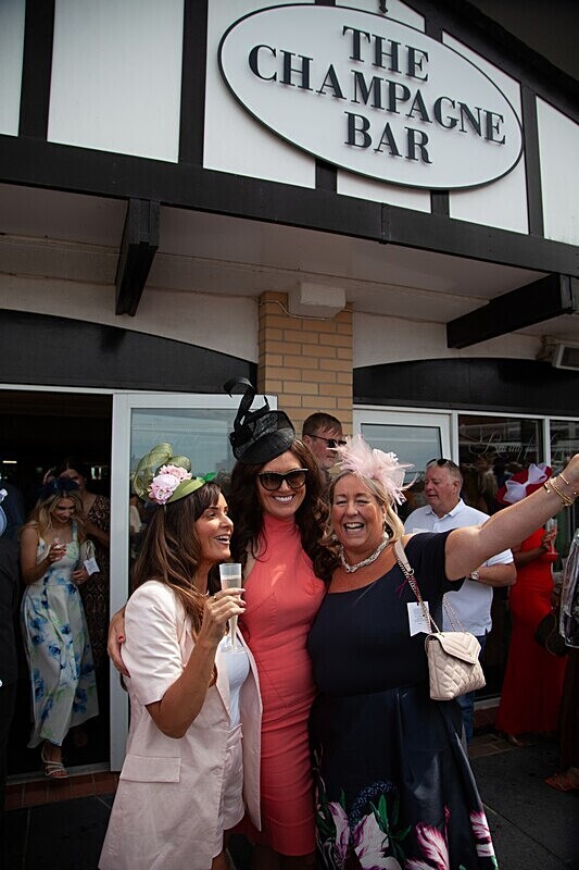 PONTEFRACT RACE 2025-9086 - PONTEFRACT RACES - LADIES DAY 2025