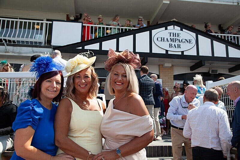 PONTEFRACT RACE 2025-9031 - PONTEFRACT RACES - LADIES DAY 2025