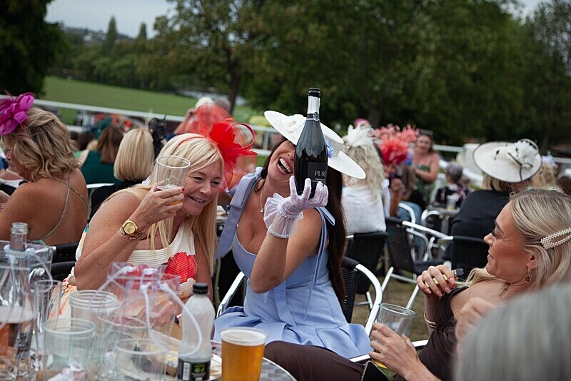 PONTEFRACT RACE 2025-9372 - PONTEFRACT RACES - LADIES DAY 2025