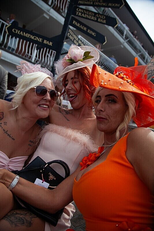PONTEFRACT RACE 2025-9113 - PONTEFRACT RACES - LADIES DAY 2025