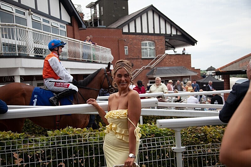 PONTEFRACT RACE 2025-9318 - PONTEFRACT RACES - LADIES DAY 2025