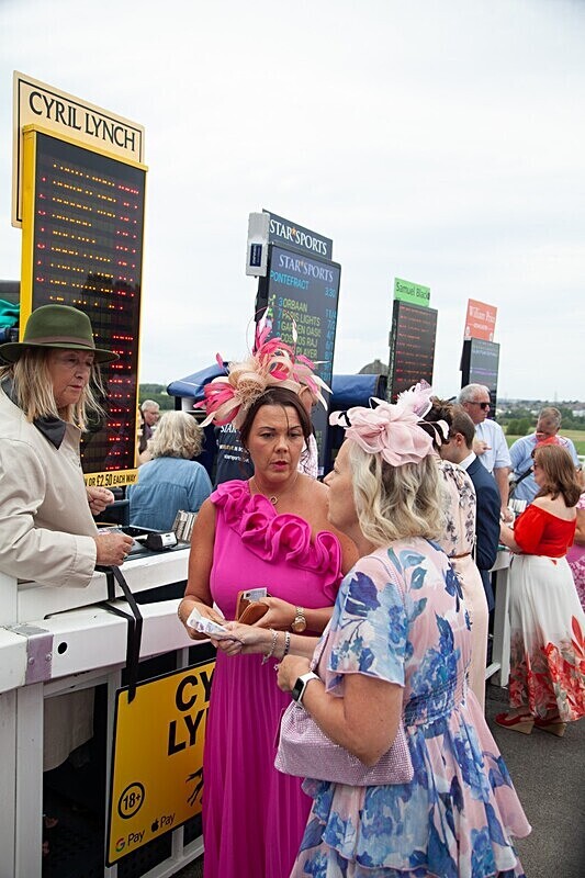 PONTEFRACT RACE 2025-9209 - PONTEFRACT RACES - LADIES DAY 2025
