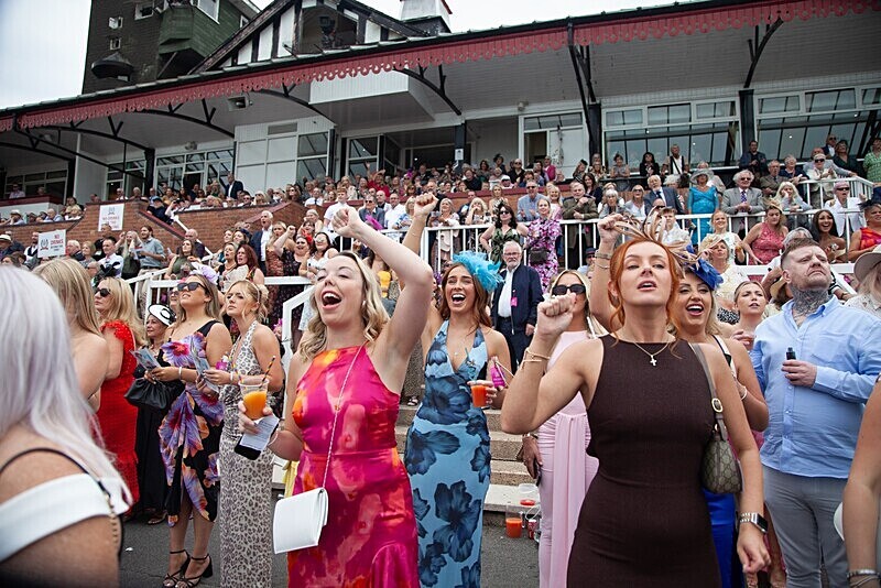 PONTEFRACT RACE 2025-9234 - PONTEFRACT RACES - LADIES DAY 2025