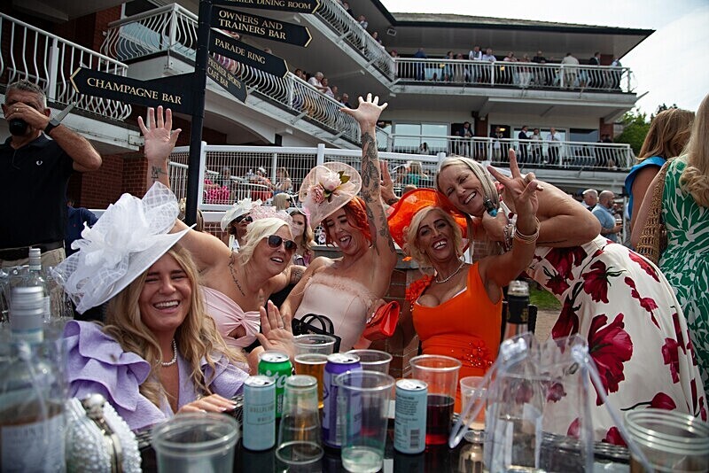 PONTEFRACT RACE 2025-9111 - PONTEFRACT RACES - LADIES DAY 2025
