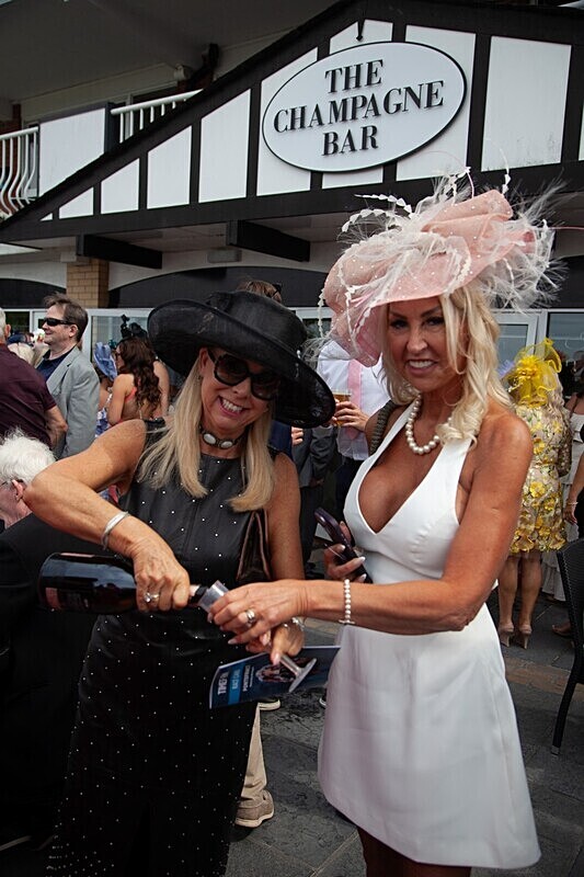 PONTEFRACT RACE 2025-9077 - PONTEFRACT RACES - LADIES DAY 2025