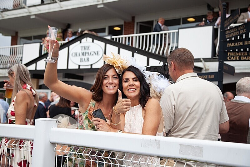 PONTEFRACT RACE 2025-9452 - PONTEFRACT RACES - LADIES DAY 2025