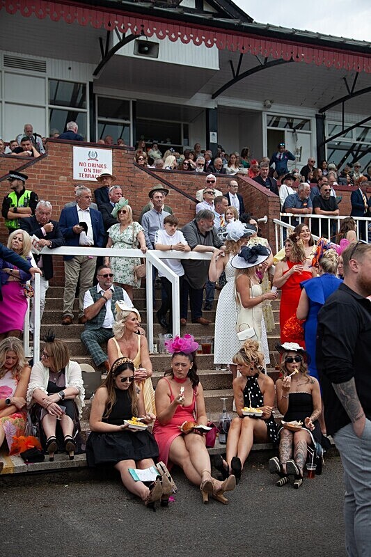 PONTEFRACT RACE 2025-9326 - PONTEFRACT RACES - LADIES DAY 2025