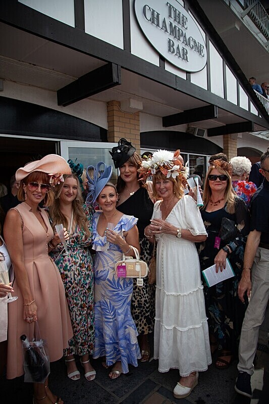 PONTEFRACT RACE 2025-9094 - PONTEFRACT RACES - LADIES DAY 2025
