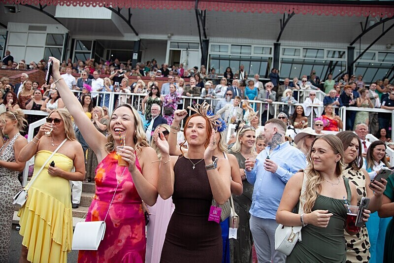 PONTEFRACT RACE 2025-9223 - PONTEFRACT RACES - LADIES DAY 2025