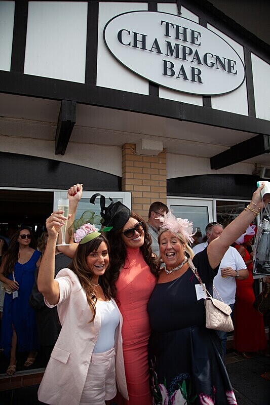 PONTEFRACT RACE 2025-9085 - PONTEFRACT RACES - LADIES DAY 2025