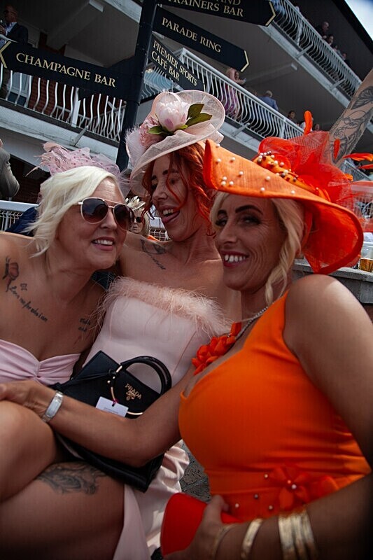 PONTEFRACT RACE 2025-9114 - PONTEFRACT RACES - LADIES DAY 2025