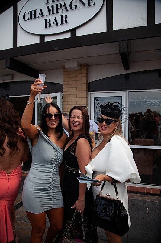 PONTEFRACT RACE 2025-9108 - PONTEFRACT RACES - LADIES DAY 2025