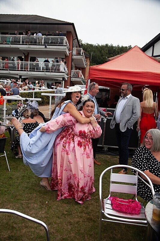 PONTEFRACT RACE 2025-9409 - PONTEFRACT RACES - LADIES DAY 2025