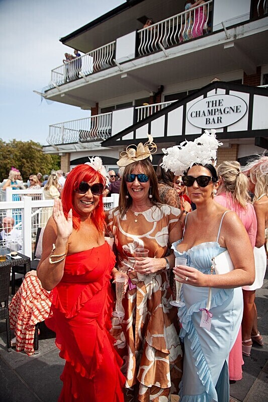 PONTEFRACT RACE 2025-9075 - PONTEFRACT RACES - LADIES DAY 2025