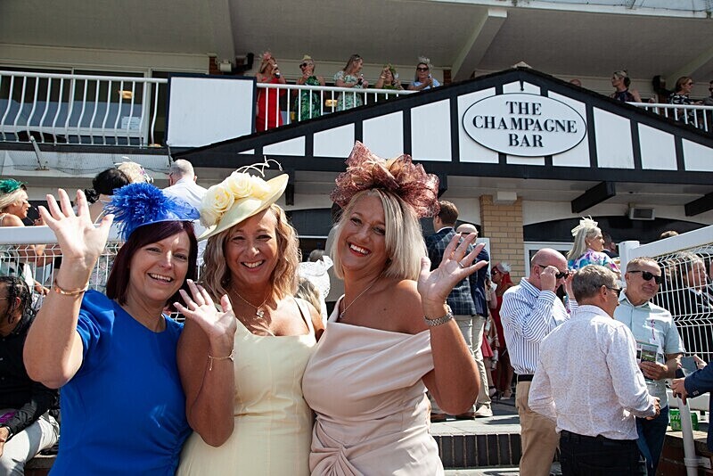 PONTEFRACT RACE 2025-9032 - PONTEFRACT RACES - LADIES DAY 2025