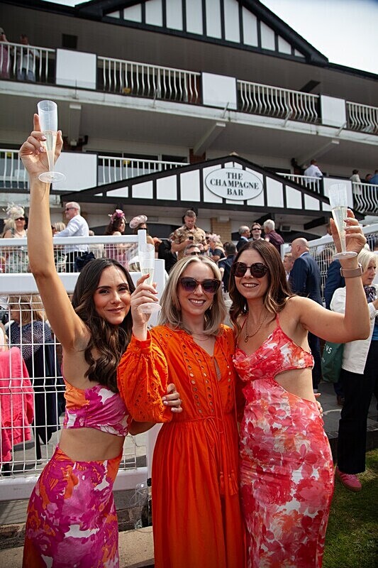 PONTEFRACT RACE 2025-9090 - PONTEFRACT RACES - LADIES DAY 2025