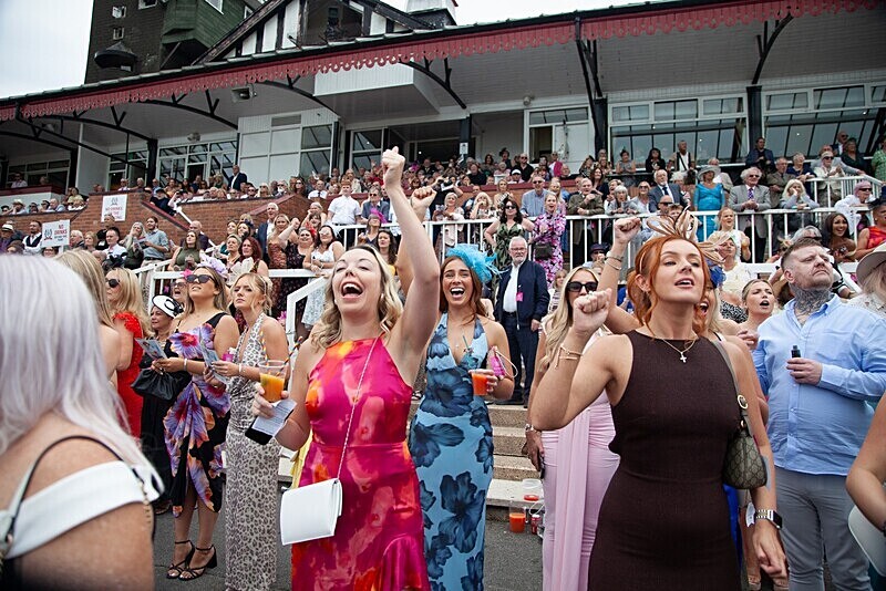 PONTEFRACT RACE 2025-9233 - PONTEFRACT RACES - LADIES DAY 2025