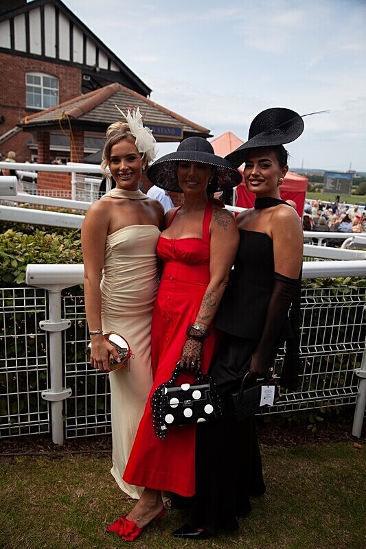 PONTEFRACT RACE 2025-9149 - PONTEFRACT RACES - LADIES DAY 2025