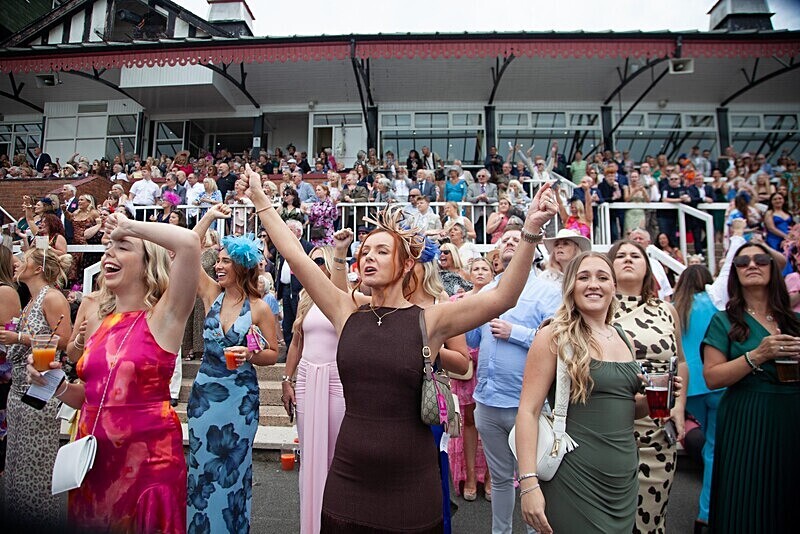 PONTEFRACT RACE 2025-9237 - PONTEFRACT RACES - LADIES DAY 2025