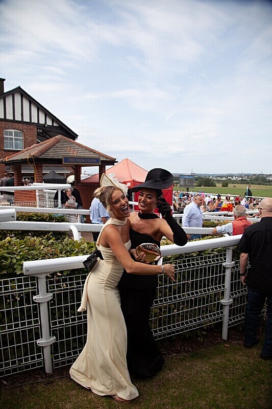 PONTEFRACT RACE 2025-9156 - PONTEFRACT RACES - LADIES DAY 2025
