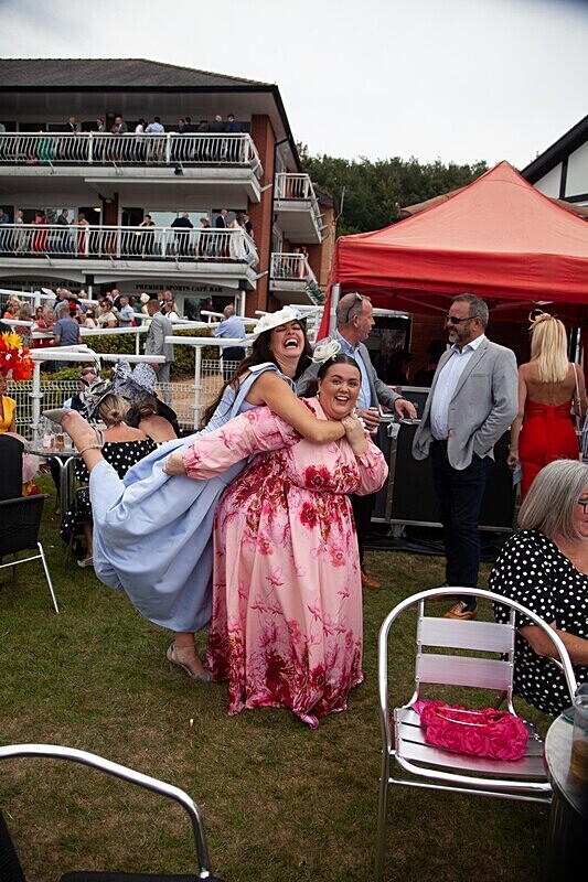 PONTEFRACT RACE 2025-9410 - PONTEFRACT RACES - LADIES DAY 2025