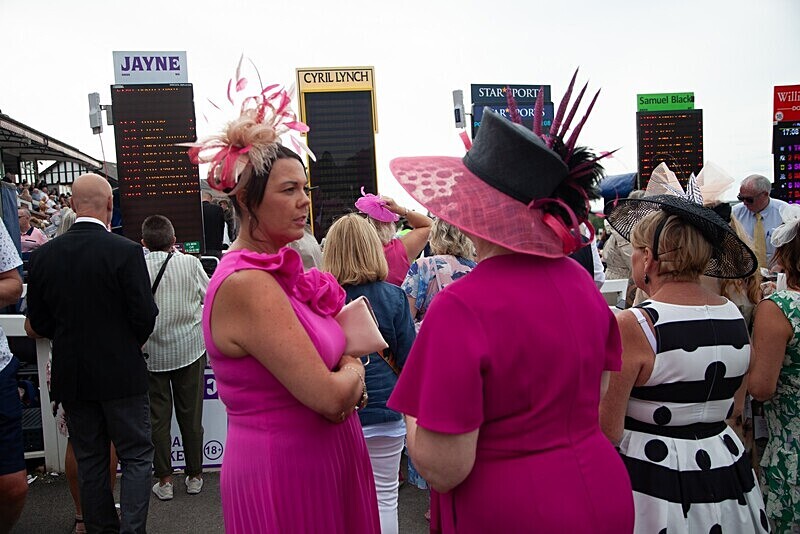 PONTEFRACT RACE 2025-9472 - PONTEFRACT RACES - LADIES DAY 2025