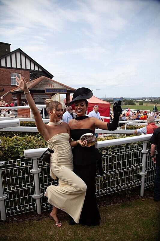 PONTEFRACT RACE 2025-9155 - PONTEFRACT RACES - LADIES DAY 2025