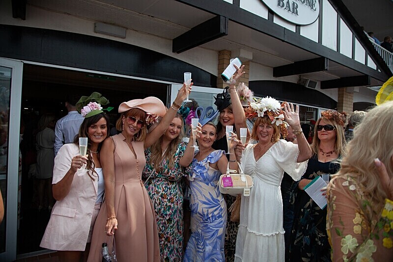 PONTEFRACT RACE 2025-9096 - PONTEFRACT RACES - LADIES DAY 2025