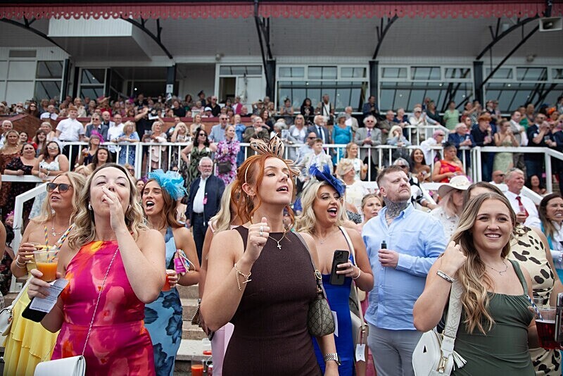 PONTEFRACT RACE 2025-9231 - PONTEFRACT RACES - LADIES DAY 2025
