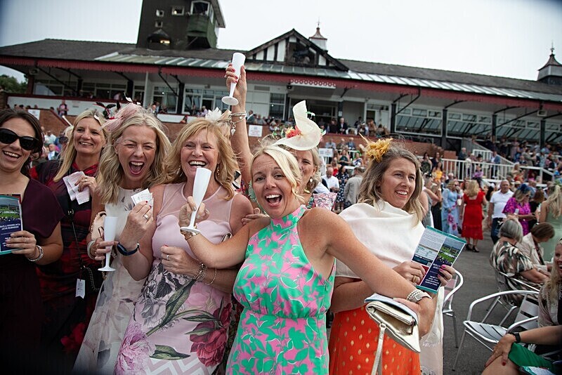 PONTEFRACT RACE 2025-9501 - PONTEFRACT RACES - LADIES DAY 2025