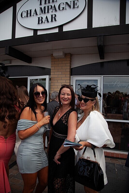 PONTEFRACT RACE 2025-9107 - PONTEFRACT RACES - LADIES DAY 2025