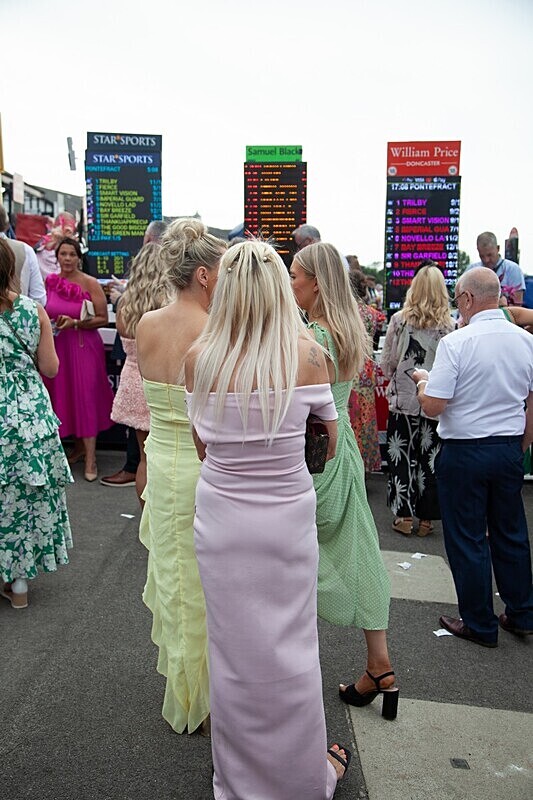 PONTEFRACT RACE 2025-9469 - PONTEFRACT RACES - LADIES DAY 2025