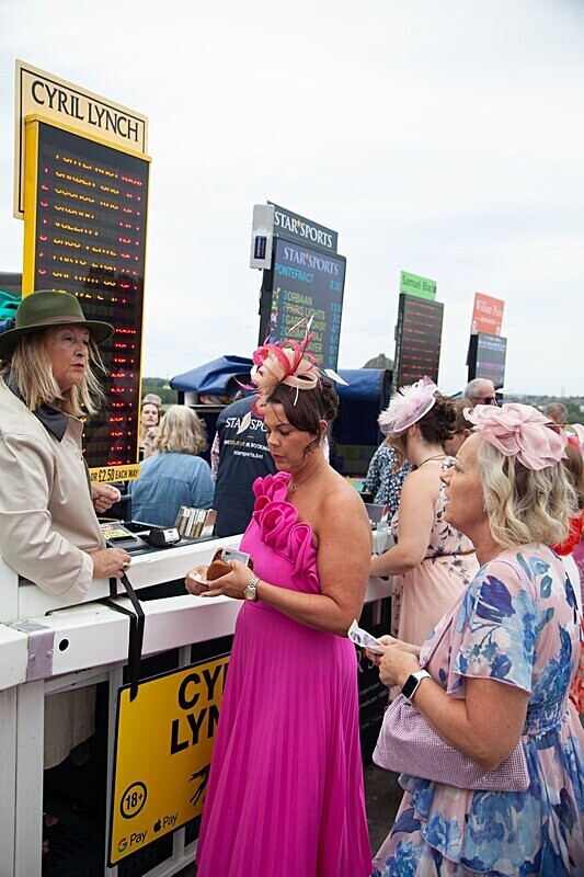 PONTEFRACT RACE 2025-9208 - PONTEFRACT RACES - LADIES DAY 2025