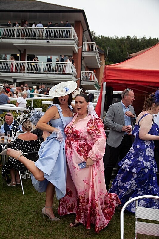 PONTEFRACT RACE 2025-9402 - PONTEFRACT RACES - LADIES DAY 2025