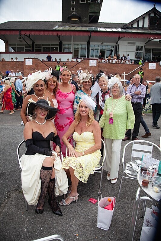 PONTEFRACT RACE 2025-9271 - PONTEFRACT RACES - LADIES DAY 2025