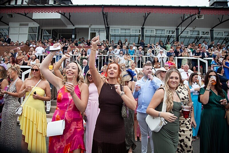 PONTEFRACT RACE 2025-9225 - PONTEFRACT RACES - LADIES DAY 2025