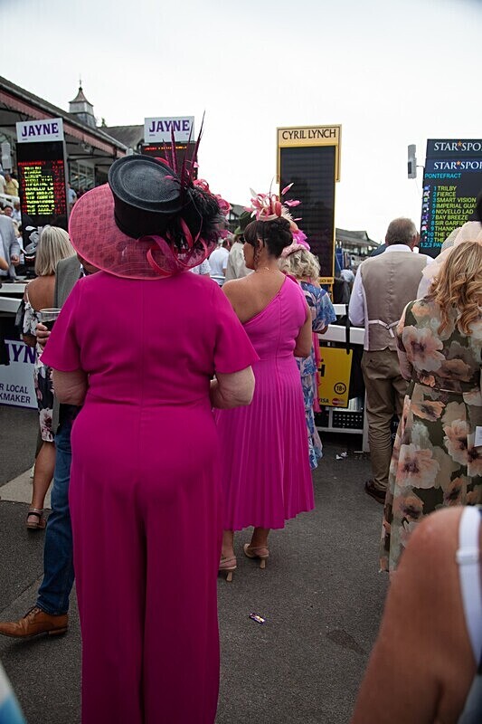 PONTEFRACT RACE 2025-9470 - PONTEFRACT RACES - LADIES DAY 2025