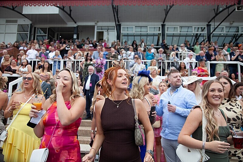 PONTEFRACT RACE 2025-9230 - PONTEFRACT RACES - LADIES DAY 2025