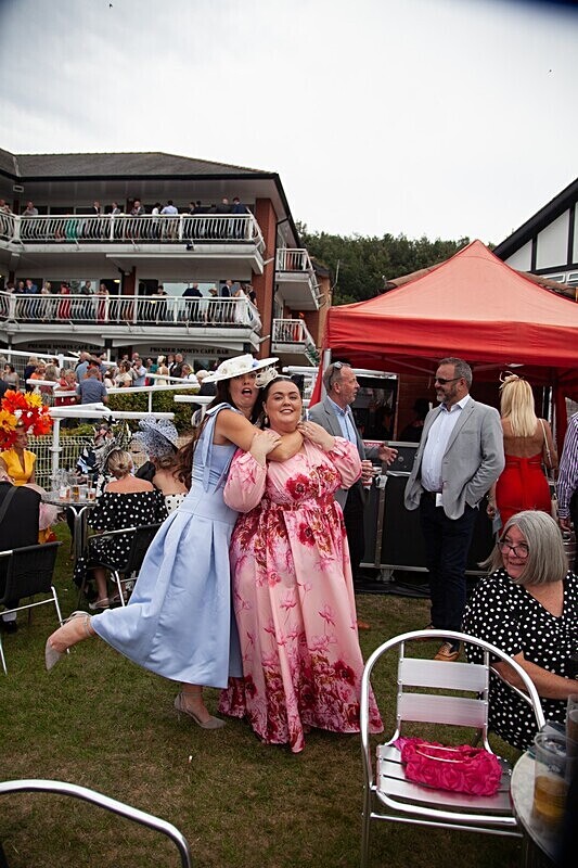PONTEFRACT RACE 2025-9405 - PONTEFRACT RACES - LADIES DAY 2025