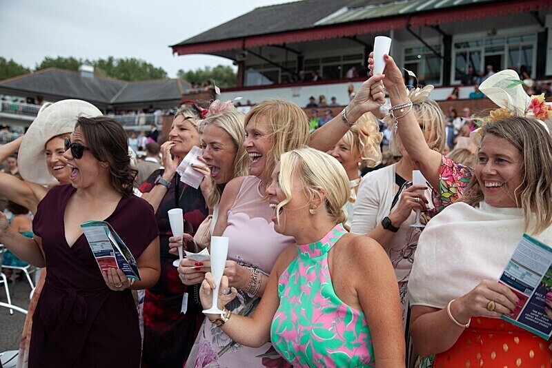 PONTEFRACT RACE 2025-9496 - PONTEFRACT RACES - LADIES DAY 2025