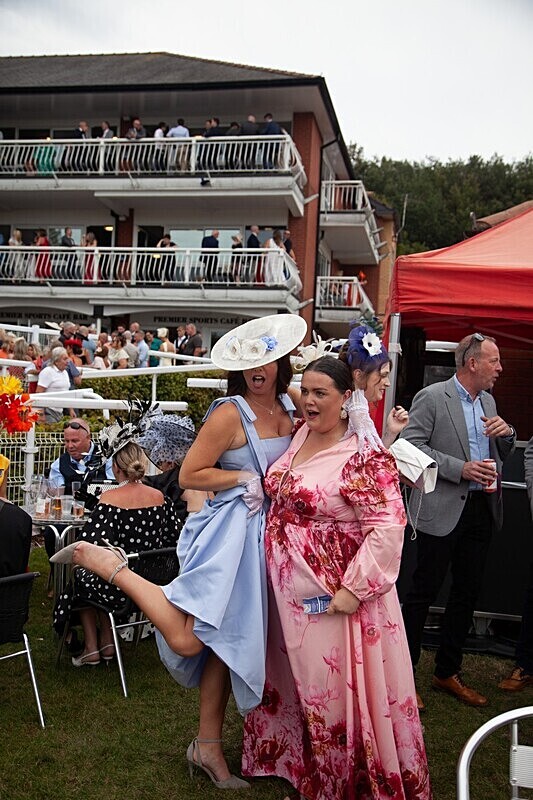 PONTEFRACT RACE 2025-9401 - PONTEFRACT RACES - LADIES DAY 2025