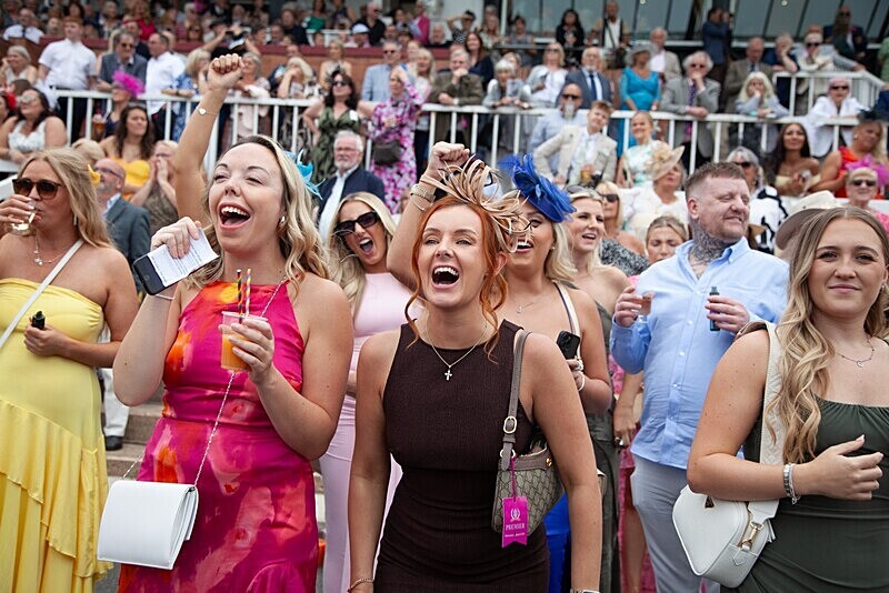 PONTEFRACT RACE 2025-9221 - PONTEFRACT RACES - LADIES DAY 2025
