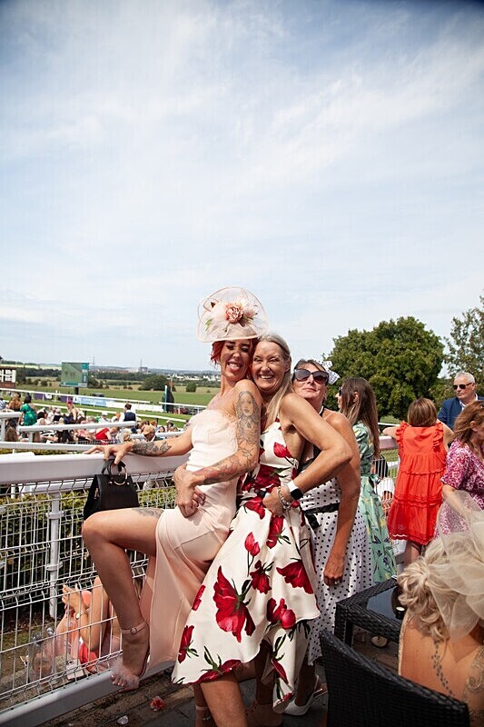 PONTEFRACT RACE 2025-9121 - PONTEFRACT RACES - LADIES DAY 2025