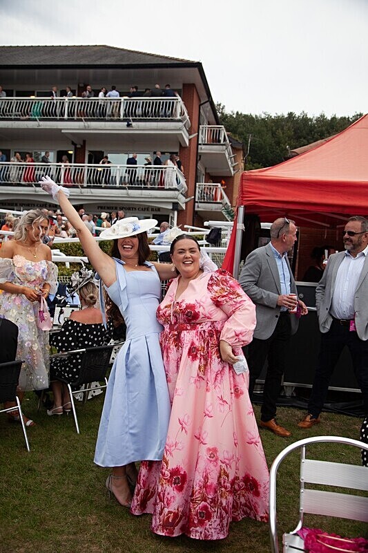 PONTEFRACT RACE 2025-9400 - PONTEFRACT RACES - LADIES DAY 2025
